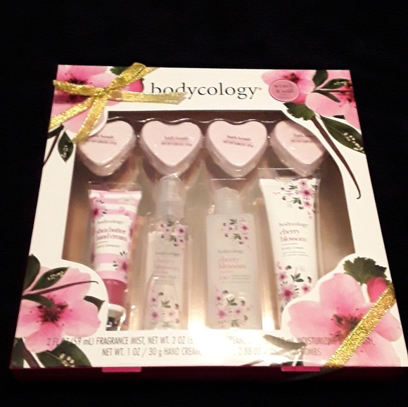 Cherry Blossom Bodycology Bath Gift Set - Picture 1 of 2